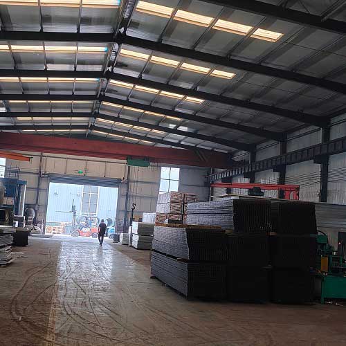 G325/40/100W鋼格柵板選用Q235B和Q355B材質(zhì)的經(jīng)濟性