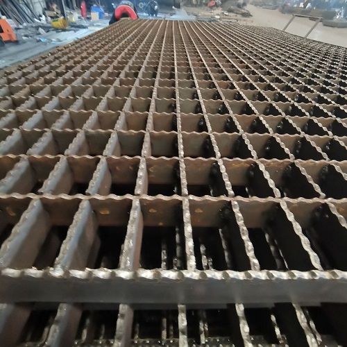 工業(yè)平臺(tái)鋼格板鋼格柵板在工業(yè)平臺(tái)建設(shè)中的優(yōu)勢