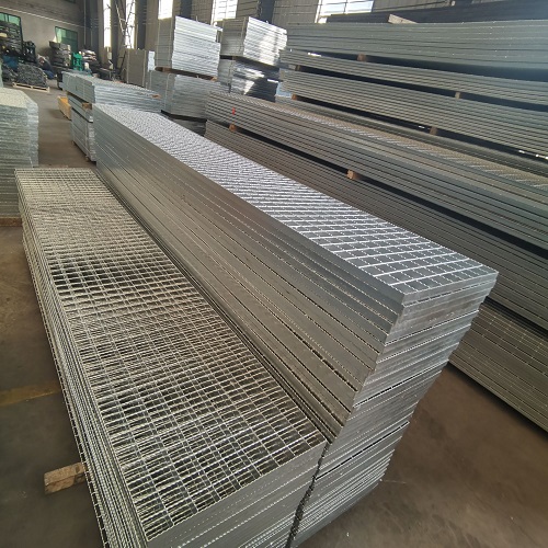 高空作業(yè)平臺(tái)專用鋼格板：安全承重設(shè)計(jì)全解析！