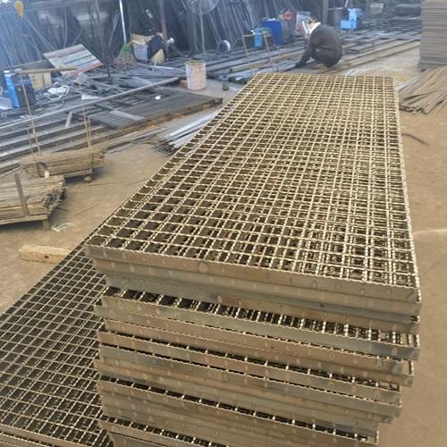 鋼格柵≠普通鋼板！它的獨特優(yōu)勢全在這里