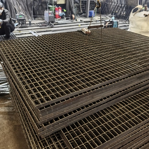 別再被忽悠了，鋼格柵板選錯(cuò)損失遠(yuǎn)比你想象的大