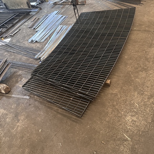 為什么越來(lái)越多工程師偏愛(ài)鋼格柵板