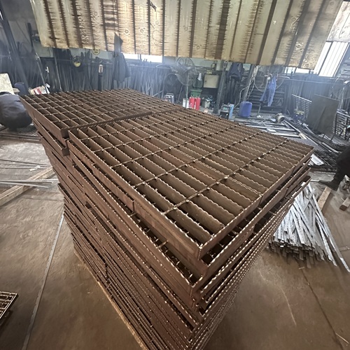 鋼格柵板如何延長(zhǎng)使用壽命？維護(hù)技巧分享