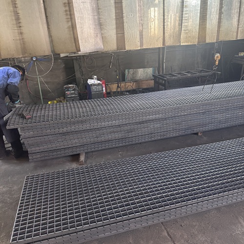 鋼格柵板在地下管廊中的高效應用方式